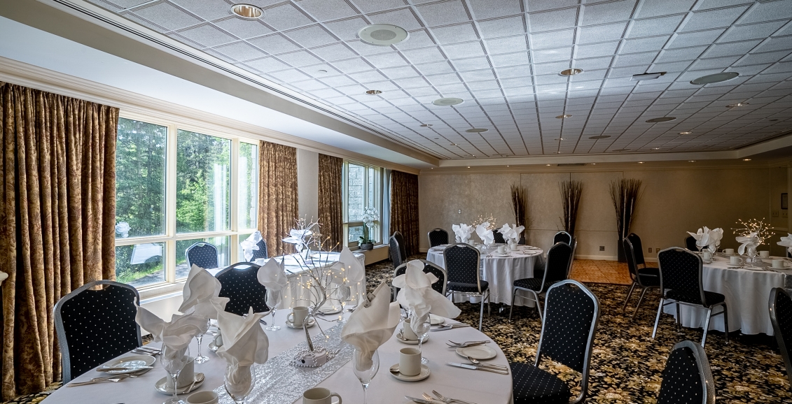 The yarrow and laurel rooms at the rimrock resorts