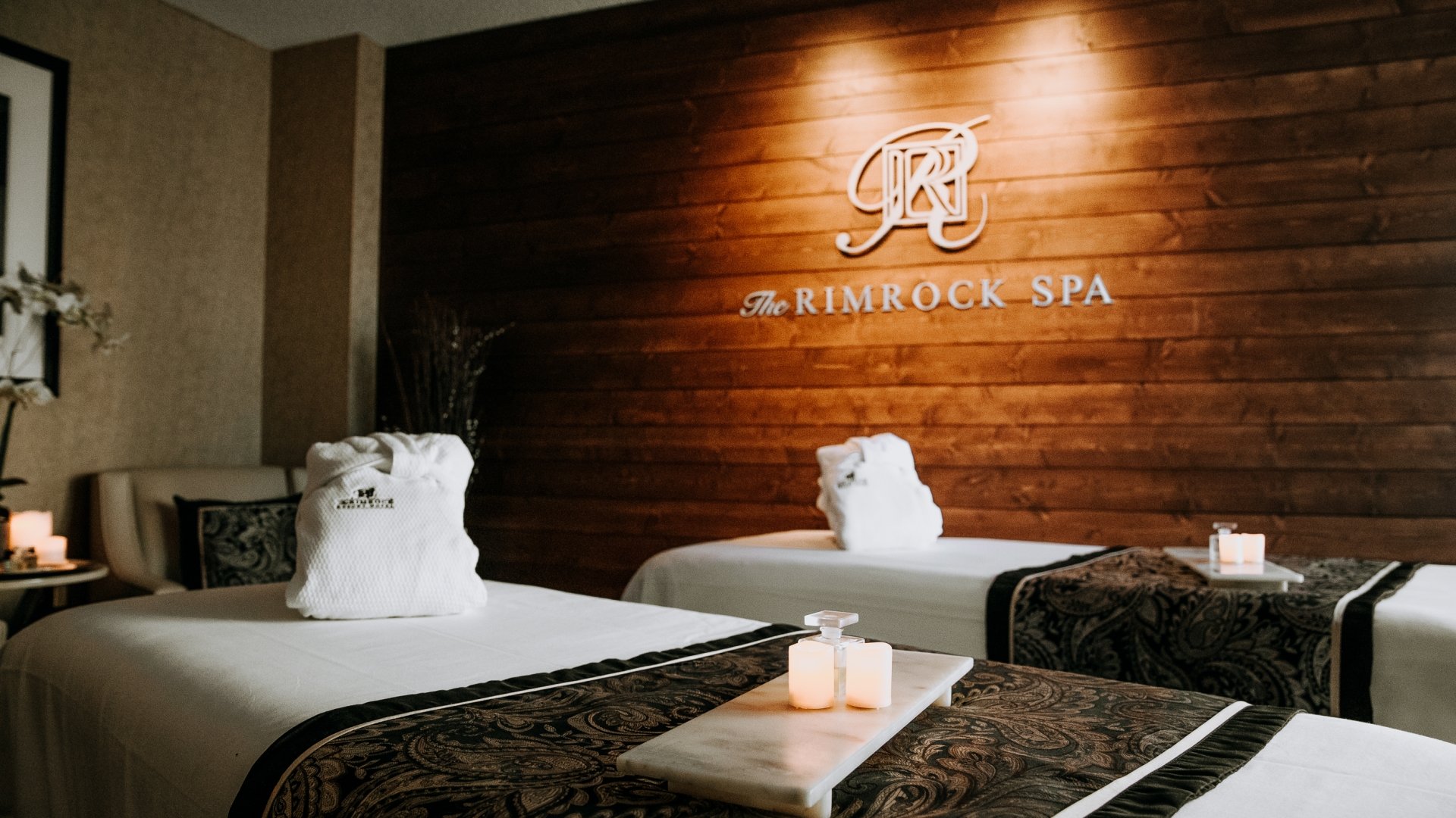 A sign for the rimrock spa