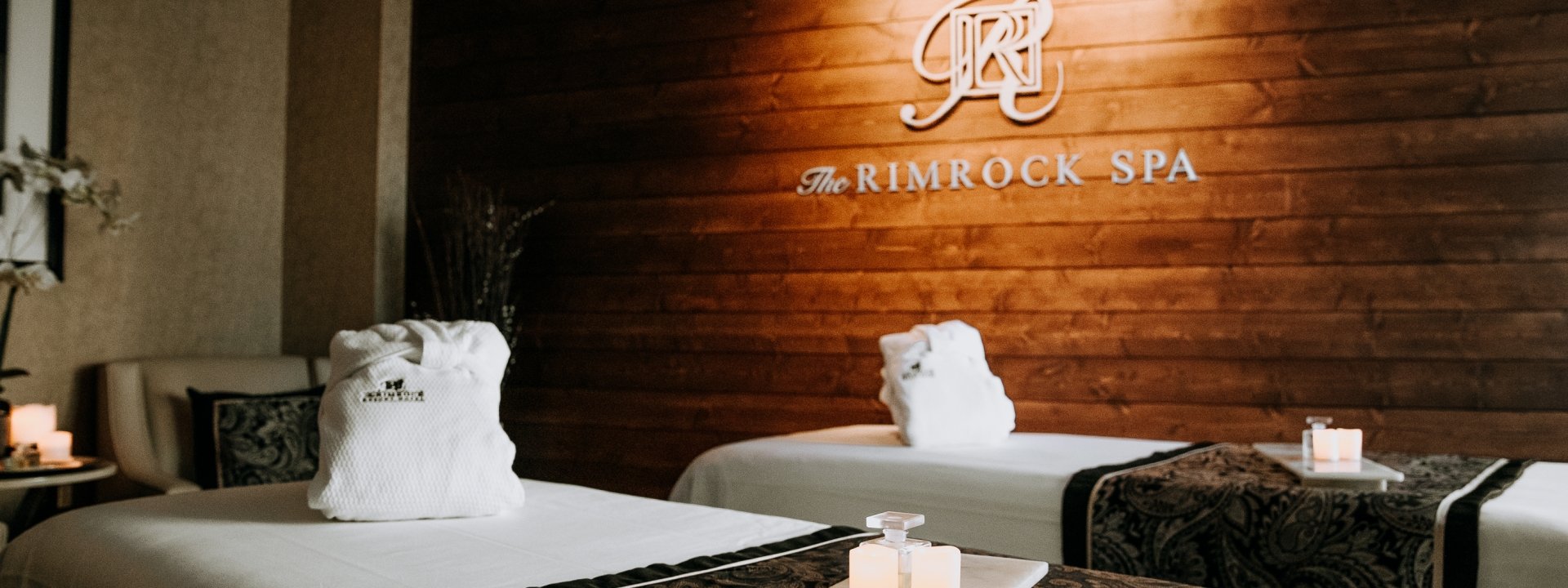 A sign for the rimrock spa