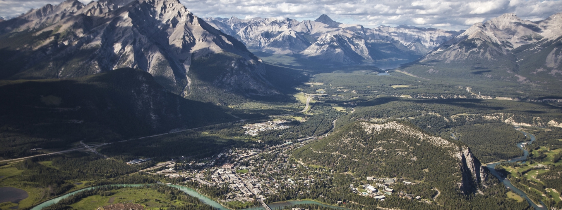 Valley views on rimrock