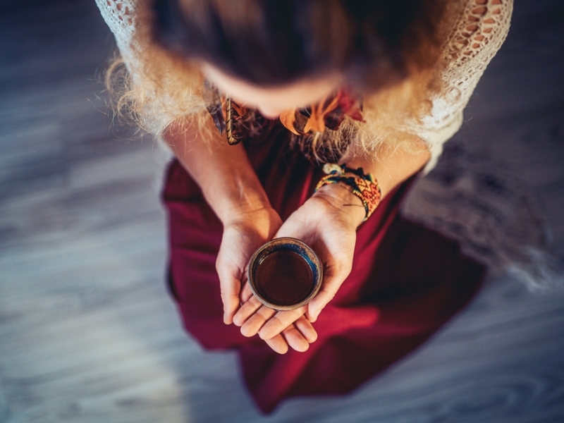 woman holding Cacao