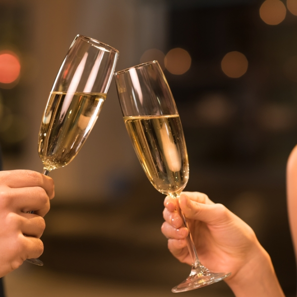 couple toasting champagne