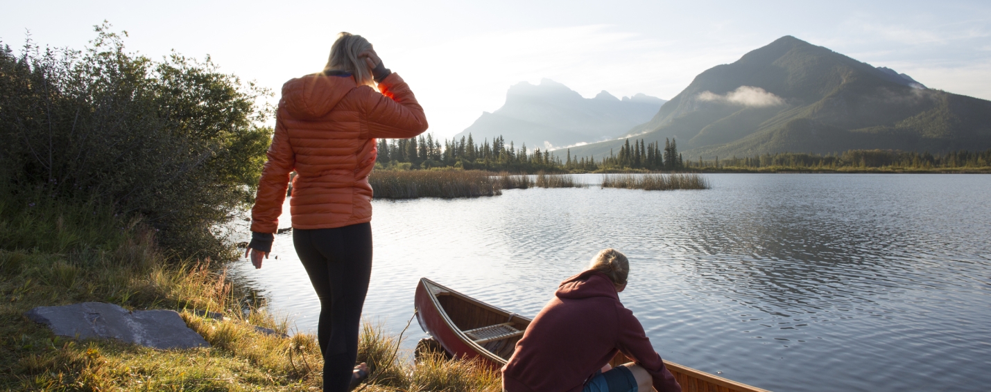 couple at Vermillion Lakes on a canoe