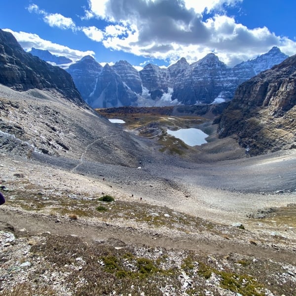 Moraine Lake to Lake Louise trail.